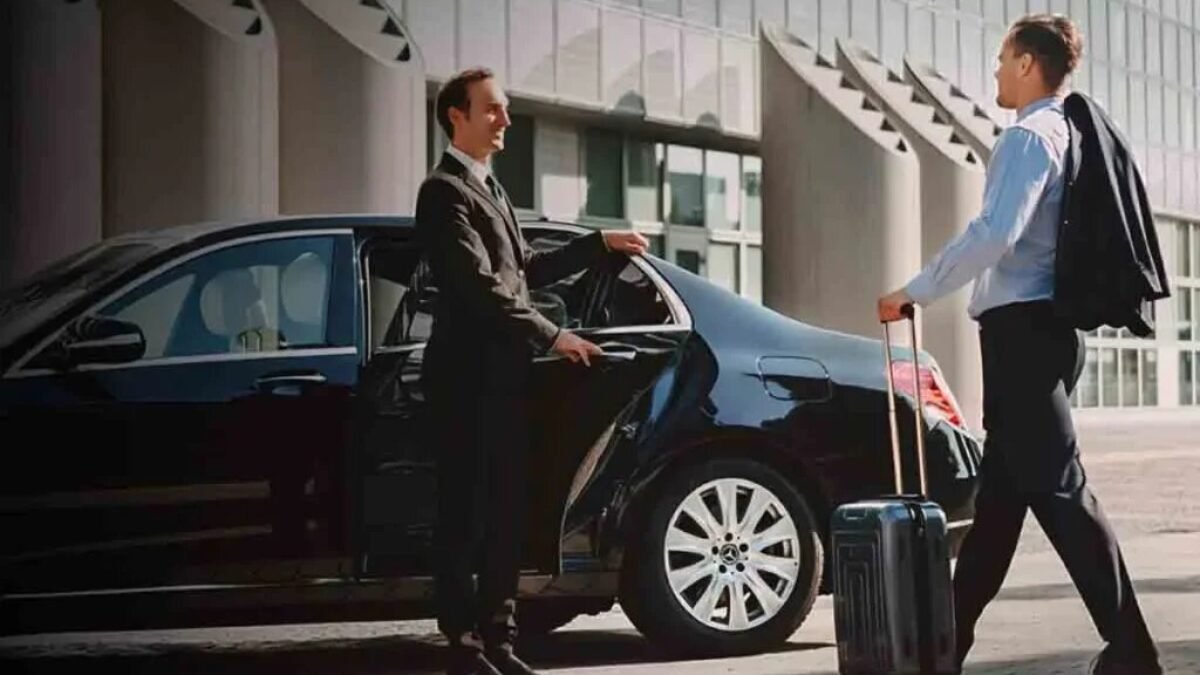 Common Mistakes to Avoid When Booking Airport Shuttle Service